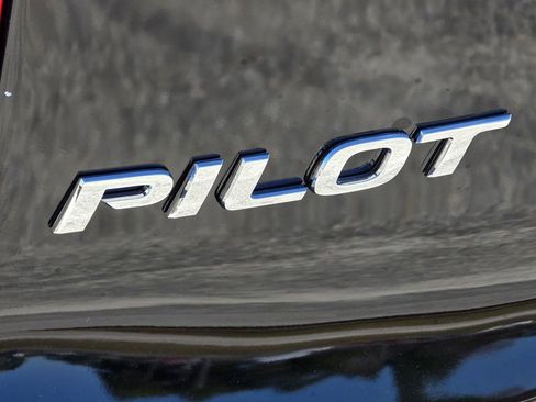 Used 2017 Honda Pilot Touring image 37