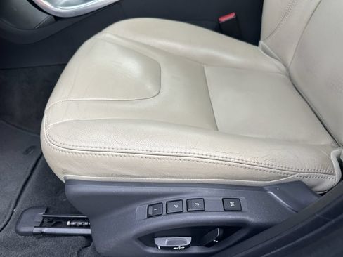 Used 2017 Volvo V60 T5 Premier w/ Convenience Package FWD image 16