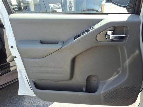 Used 2019 Nissan Frontier SV image 13