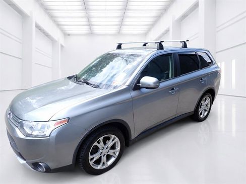 Used 2015 Mitsubishi Outlander SE AWD/4WD image 23