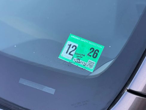 Used 2011 Toyota Camry LE image 10