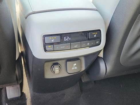 Used 2022 Hyundai Palisade SEL w/ 8P Bench Seat Package AWD/4WD image 12