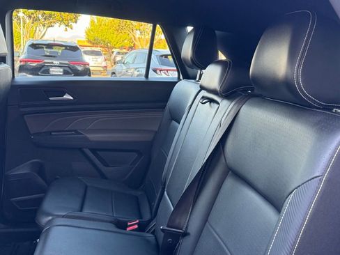 Used 2023 Volkswagen Atlas Cross Sport SE AWD/4WD image 16