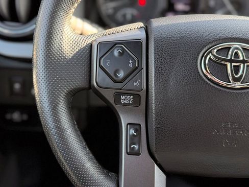 Used 2022 Toyota Tacoma TRD Off-Road w/ Technology Package image 8