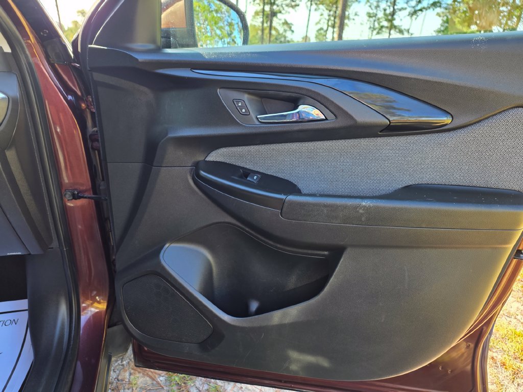 Used 2022 Chevrolet TrailBlazer LT w/ Convenience Package FWD image 28