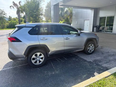 Used 2022 Toyota RAV4 LE FWD image 3