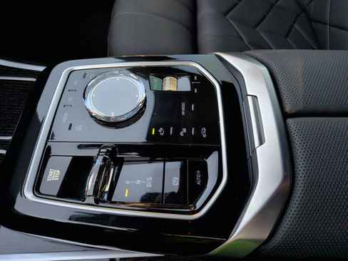 Certified 2025 BMW 760i xDrive w/ Executive Package image 26