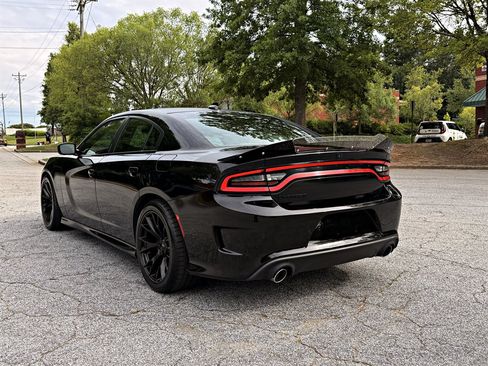 Used 2018 Dodge Charger R/T RWD image 7