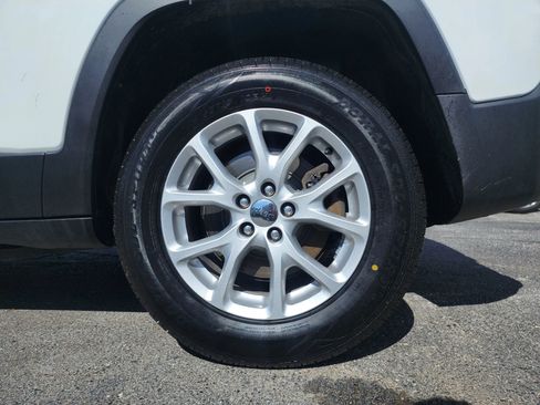 Used 2015 Jeep Cherokee Latitude w/ Cold Weather Group AWD/4WD image 20