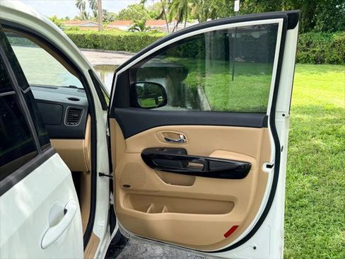Used 2017 Kia Sedona SX FWD image 19