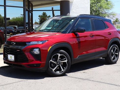 Used 2022 Chevrolet TrailBlazer RS w/ Technology Package FWD image 2