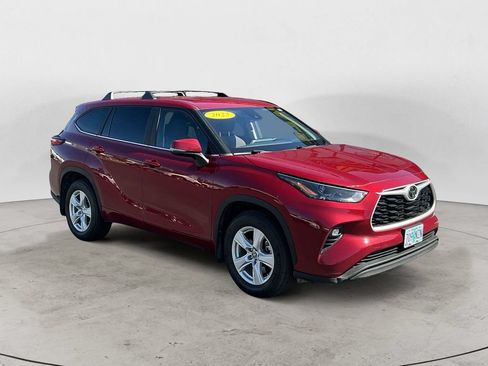 Used 2023 Toyota Highlander LE AWD/4WD image 1