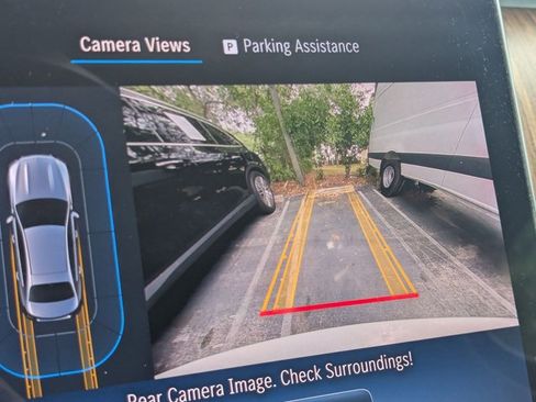 Used 2023 Mercedes-Benz C 300 4MATIC Sedan image 13