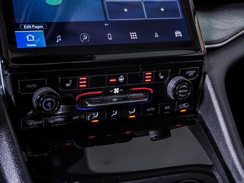 Used 2022 Jeep Grand Cherokee Limited image 24