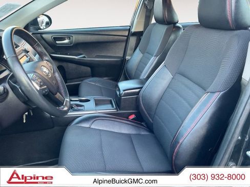 Used 2016 Toyota Camry SE image 9
