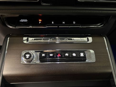 Used 2025 Lincoln Aviator Reserve w/ Equipment Group 201A image 12