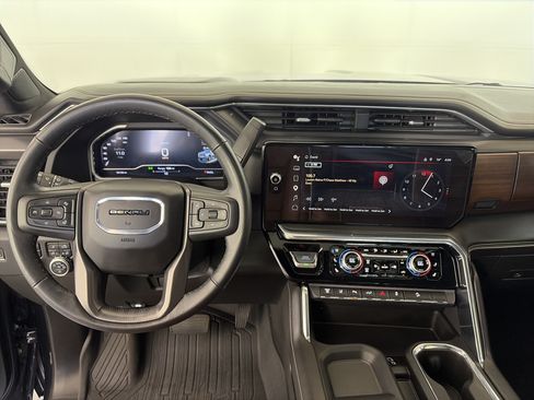 Used 2024 GMC Sierra 2500 Denali Ultimate AWD/4WD image 3