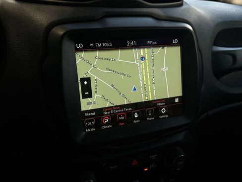 Used 2022 Jeep Renegade Latitude AWD/4WD image 14