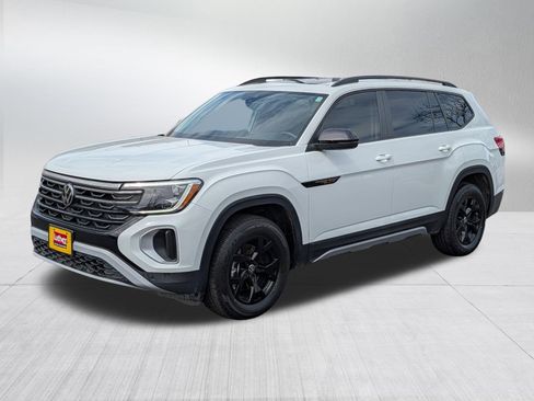 Used 2024 Volkswagen Atlas Peak Edition SE AWD/4WD image 3