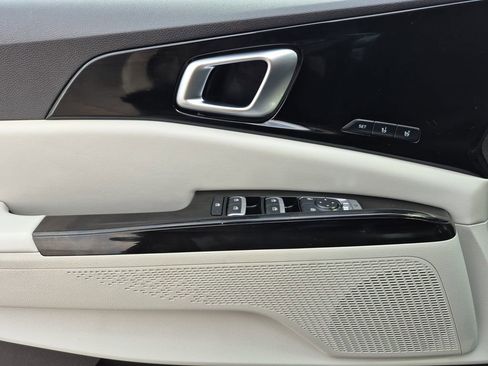 Certified 2023 Kia Carnival SX image 7