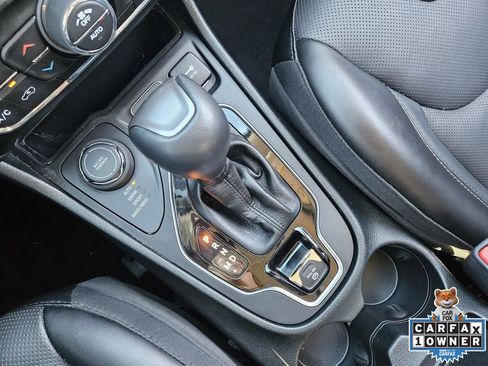 Used 2022 Jeep Cherokee Limited image 25