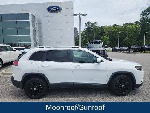 Used 2019 Jeep Cherokee Latitude Plus FWD image 2