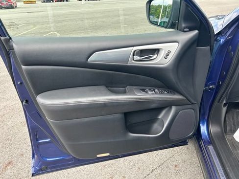 Used 2019 Nissan Pathfinder SL AWD/4WD image 17