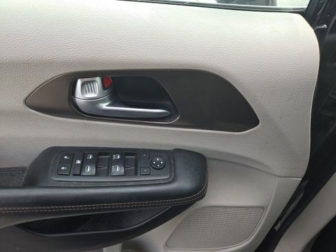 Certified 2017 Chrysler Pacifica Touring-L image 9