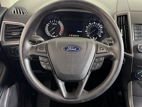 Used 2018 Ford Edge SE image 10