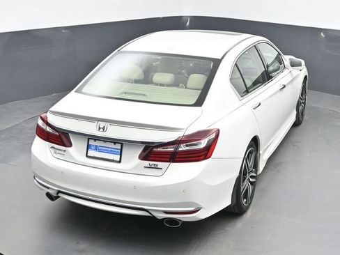 Used 2017 Honda Accord Touring image 36