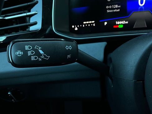 Used 2025 Volkswagen Jetta SE image 36