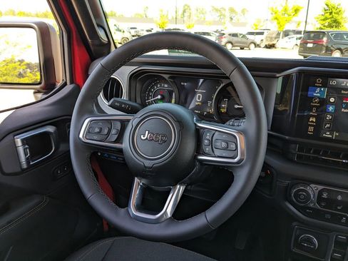 Certified 2025 Jeep Wrangler Unlimited Sahara AWD/4WD image 27