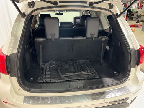 Used 2018 Nissan Pathfinder Platinum image 27