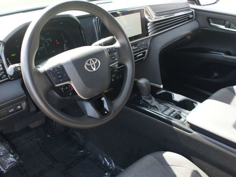 Used 2025 Toyota Camry LE image 13