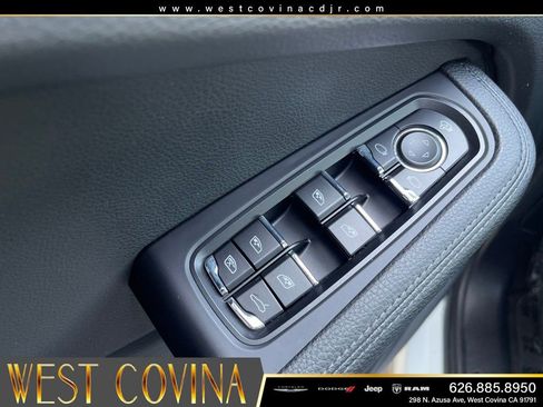 Used 2023 Porsche Macan AWD/4WD image 13