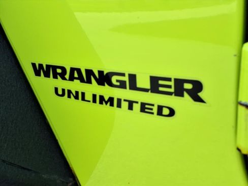 Used 2017 Jeep Wrangler Unlimited Rubicon w/ Connectivity Group AWD/4WD image 23