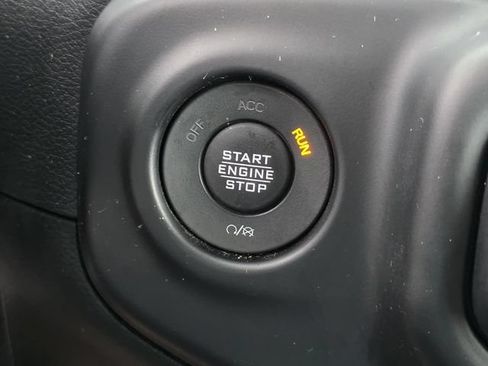 Used 2021 Jeep Gladiator Sport AWD/4WD image 17