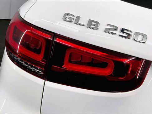 Used 2023 Mercedes-Benz GLB 250 4MATIC image 27