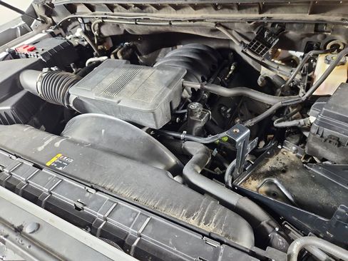 Used 2024 GMC Sierra 2500 SLT w/ SLT Convenience Package image 16