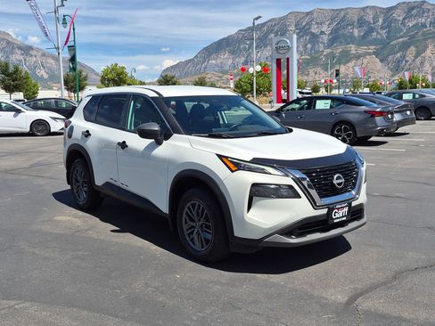 Used 2023 Nissan Rogue S AWD/4WD image 8