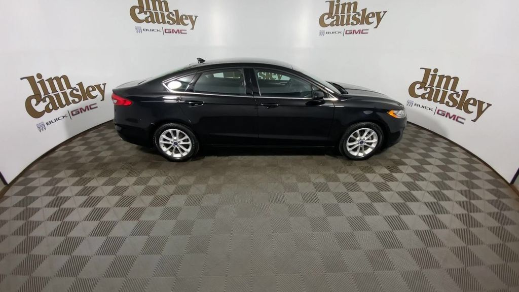 Used 2019 Ford Fusion SE FWD image 9
