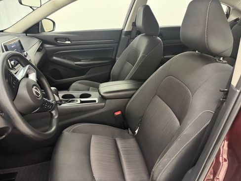 Used 2025 Nissan Altima 2.5 SV FWD image 24