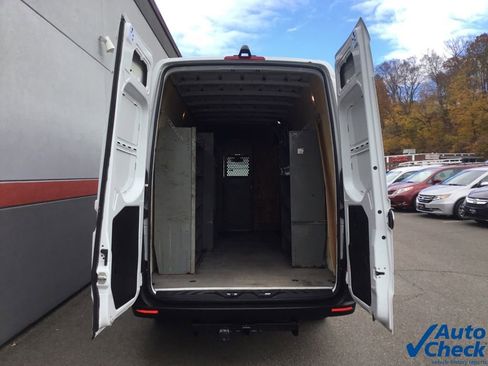 Used 2022 Mercedes-Benz Sprinter 2500 image 12
