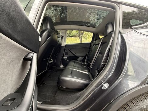 Used 2024 Tesla Model Y Long Range image 19