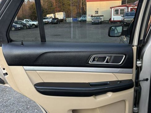 Used 2017 Ford Explorer XLT w/ Equipment Group 202A image 14