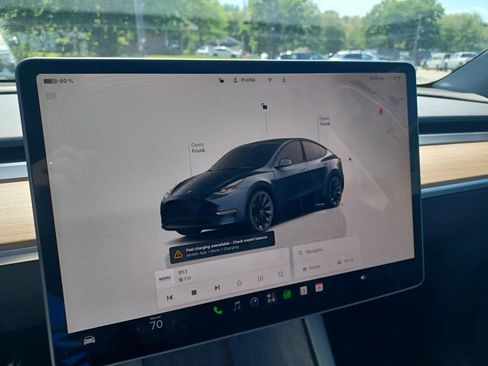 Used 2024 Tesla Model Y Long Range AWD/4WD image 9