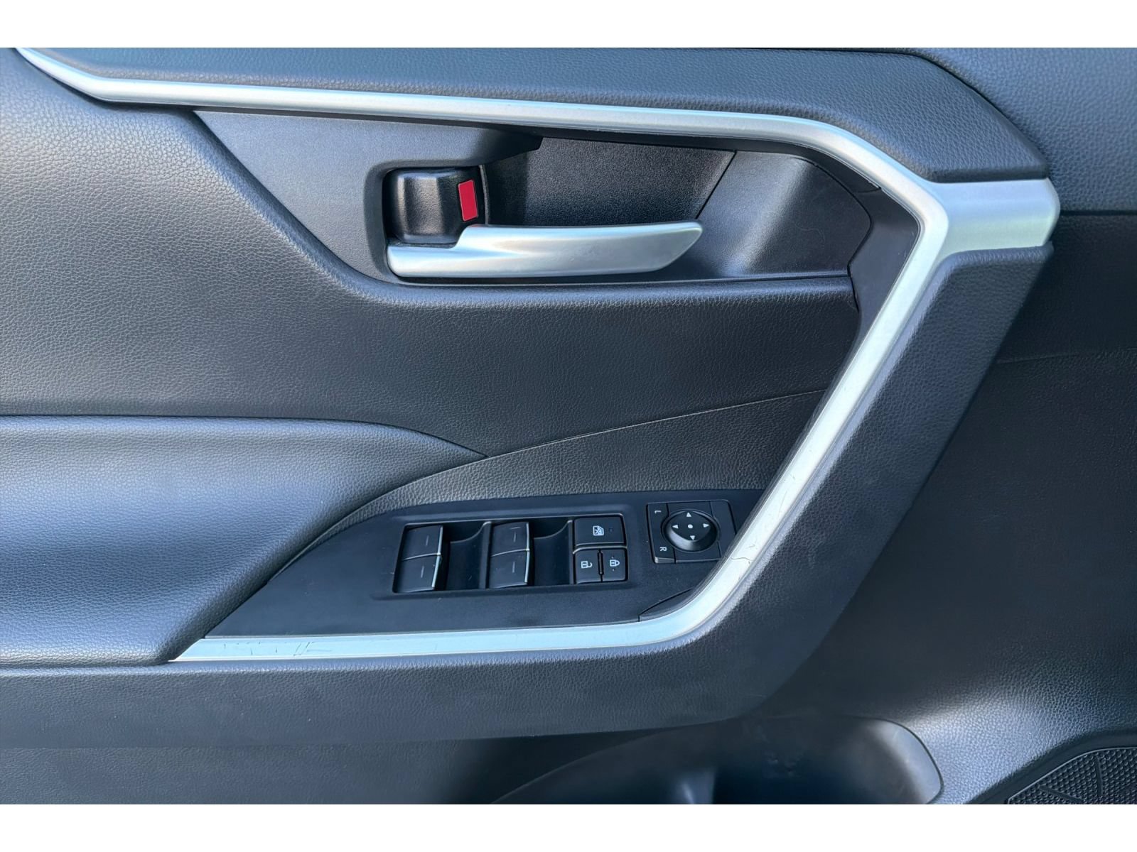 Certified 2025 Toyota RAV4 XLE FWD image 11