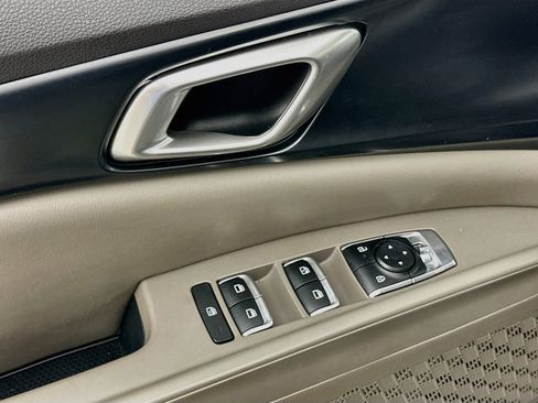 Used 2025 Kia Carnival FWD image 15