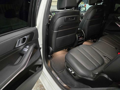 Used 2022 BMW X7 xDrive40i w/ M Sport Package AWD/4WD image 17