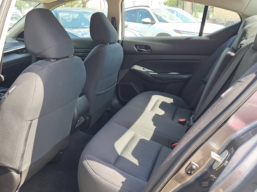 Used 2025 Nissan Altima 2.5 SV FWD image 28